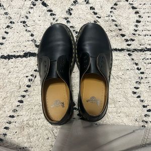 Black low doc martins